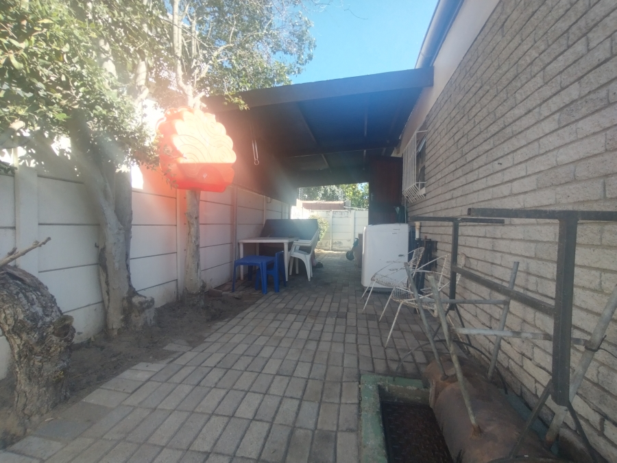 2 Bedroom Property for Sale in Oakglen Western Cape